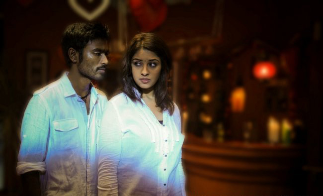 Mayakkam Enna Movie online stills film pics