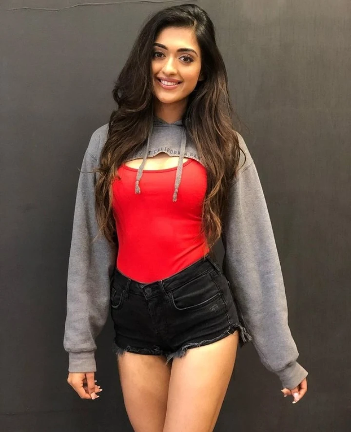 Gayatri Bhardwaj thighs