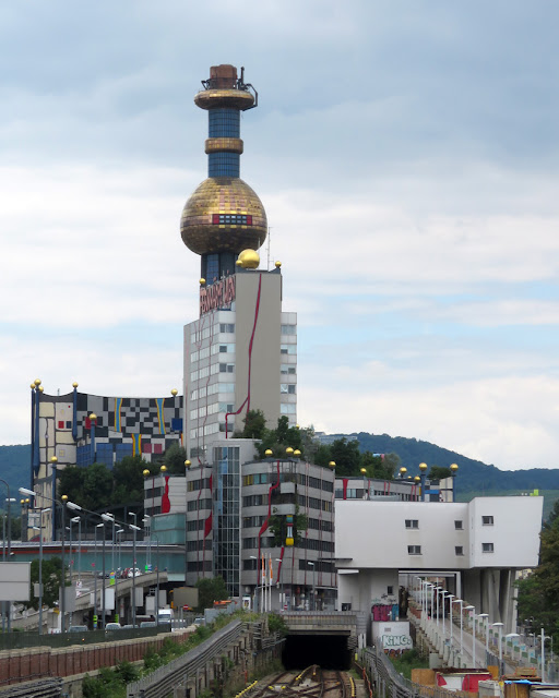 Müllverbrennungsanlage Spittelau (Spittelau incineration plant) by Friedensreich Hundertwasser, Spittelauer Lände, Vienna