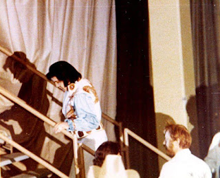 Elvis gallery images on stage 70s 