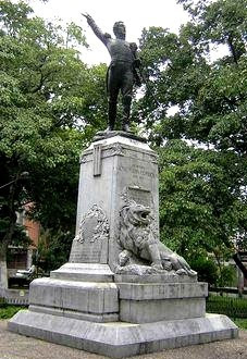 Foto a la estatua de José María Córdova