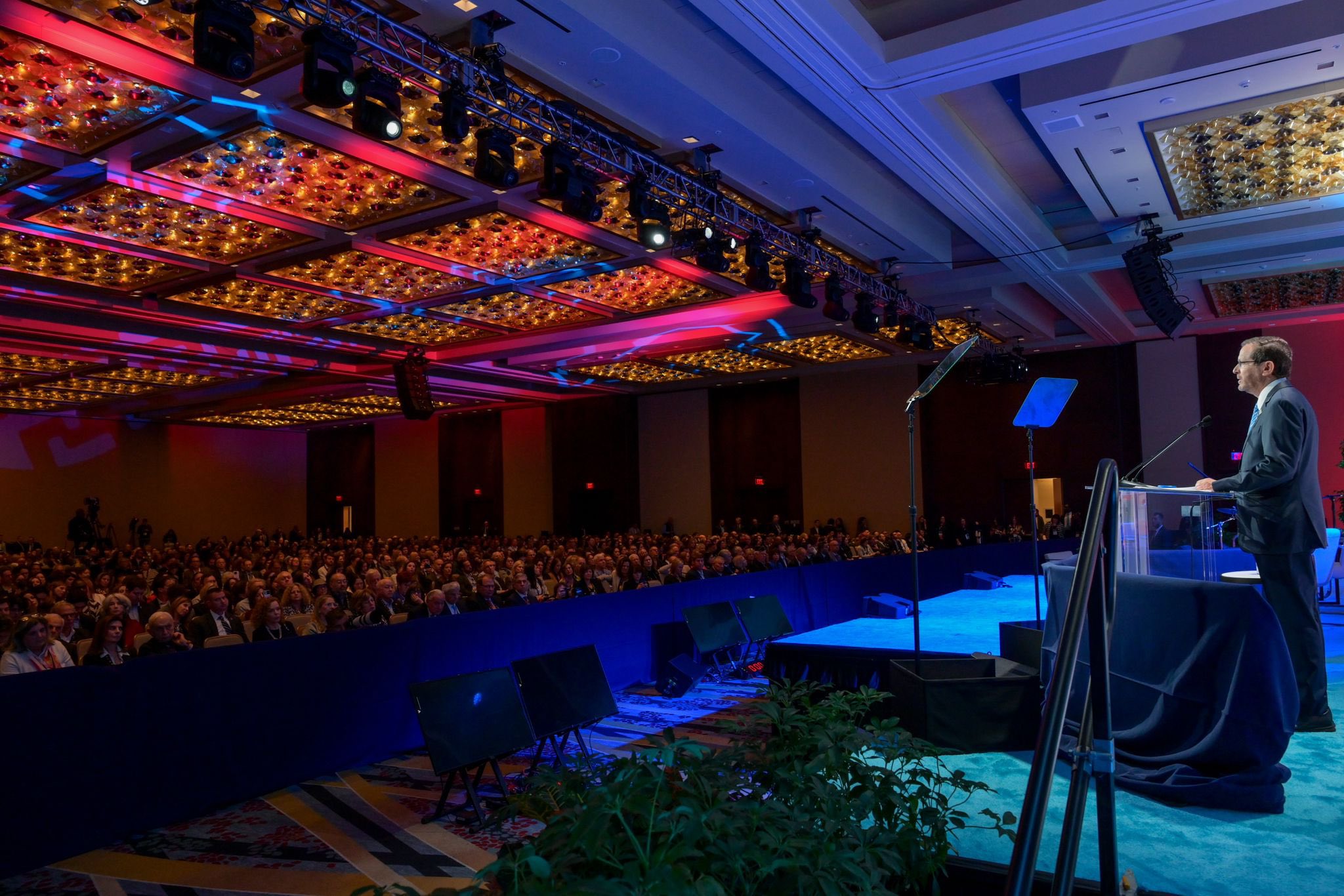 President of Israel, Isaac Herzog, at the General Assembly of the Jewish Federations of North America (JFNA), speaking to Jewish brothers and sisters