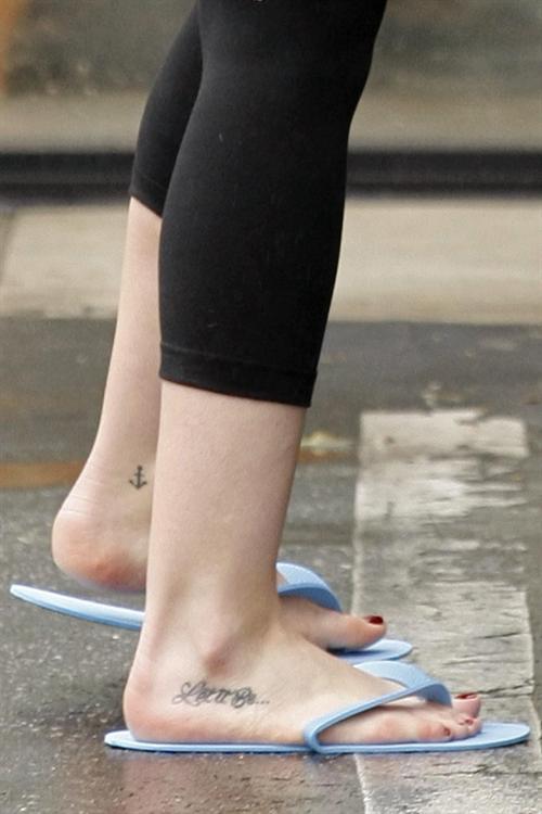  forget to checkout these other celebrities who also have ankle tattoos