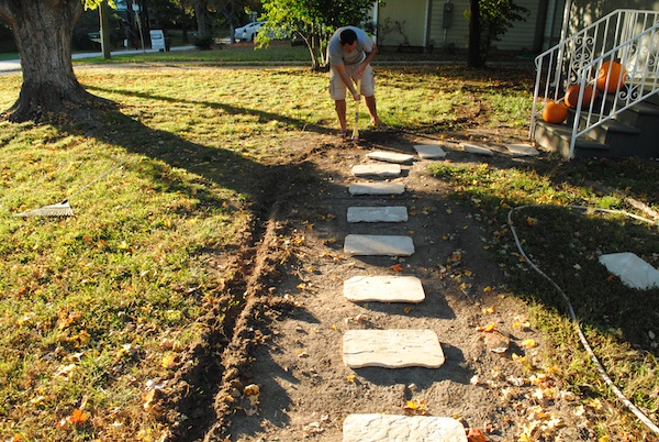 landscaping ideas for small gardens uk Front Yard Walkway Landscaping Ideas | 600 x 402