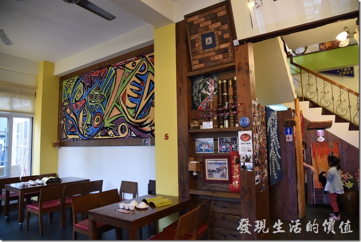 南投清境-魯媽媽餐廳一樓店內的景象。