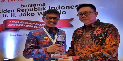 Gub. Sumbar Terima Anugrah di HPN 2019