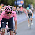 Egan Bernal propina un golpe de autoridad a sus rivales en la implacable etapa once y se reafirma en el liderato del Giro de Italia