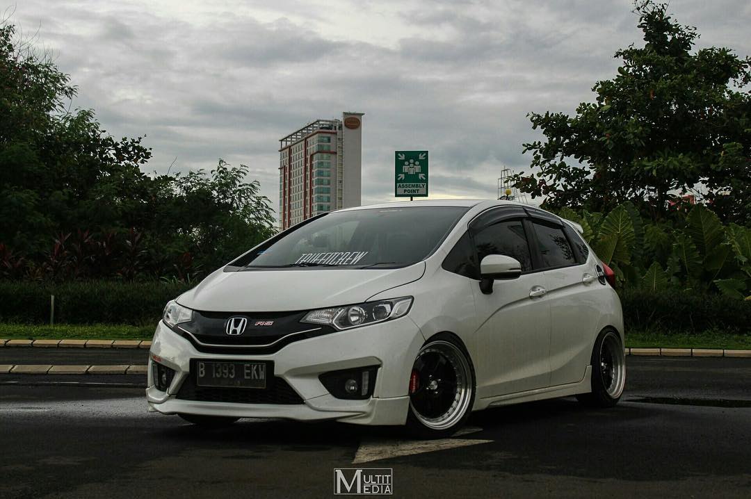  Modifikasi Mobil Ceper All New Jazz RS Stance Putih Owner 