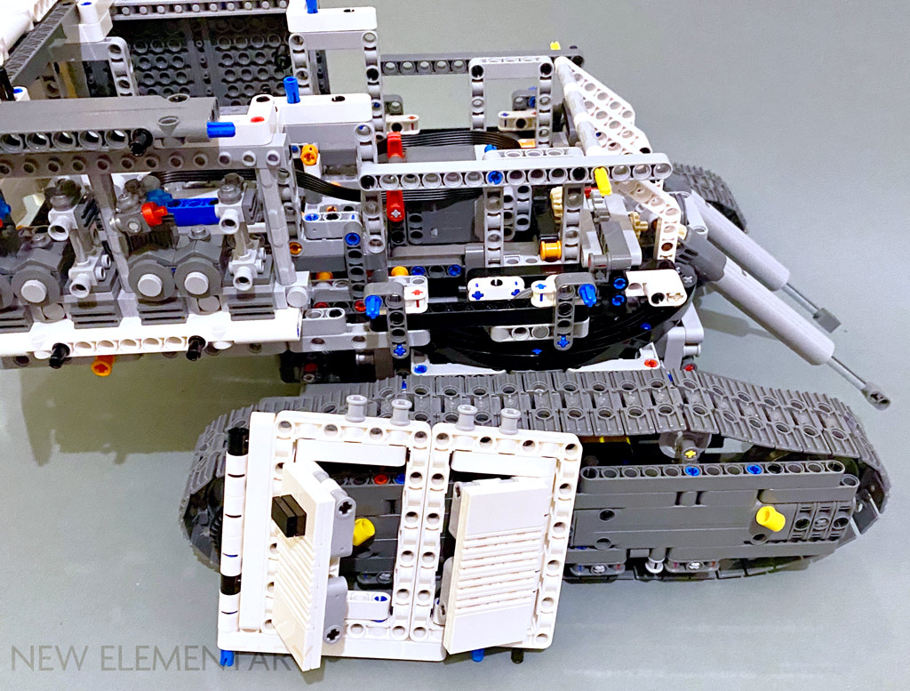 The LEGO® Technic™ Liebherr R 9800 excavator ⋆ Crane Network News