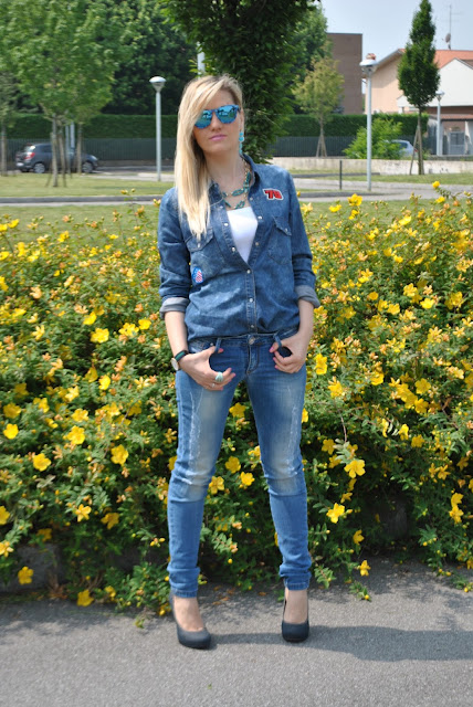 denim day denim total outfit how to wear denim shirt how to wear skinny jeans how to wear jeans and heels spring casual outfit mariafelicia magno fashion blogger fashion bloggers italy blonde hair blonde girls blondie daniel wellington watch 