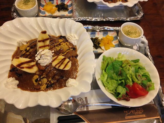 バナナパフェ風カレー 大阪の喫茶店 サンモリッツ に行ってきました いたみわけ Com