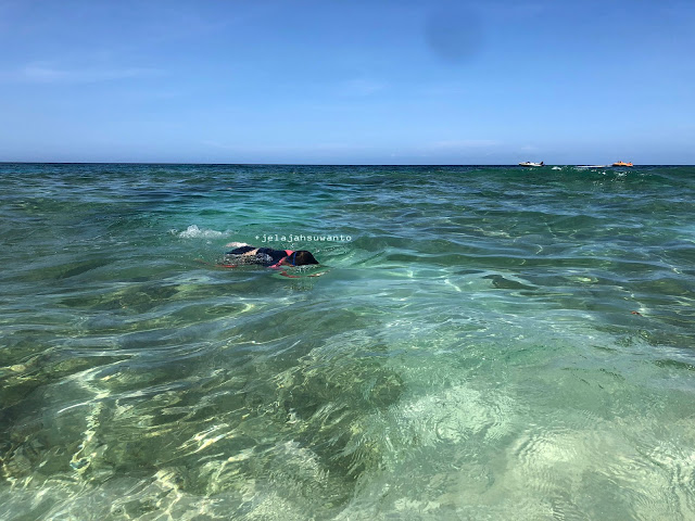 berenang di Pantai Pal Marinsow, Likupang Timur  | ©jelajahsuwanto