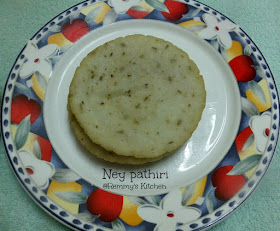   Ney pathiri / Deep fried rice roti