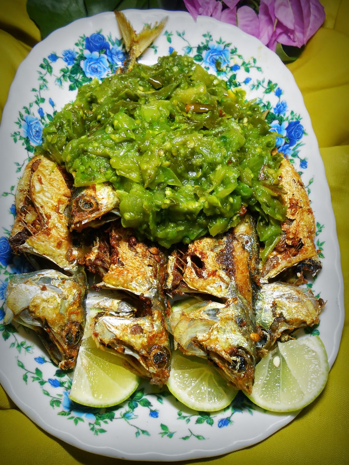 IKAN KEMBUNG GORENG GARING & SAMBAL HIJAU  Fiza's Cooking