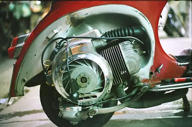 tai-sao-xe-vespa-cu-gia-lai-re