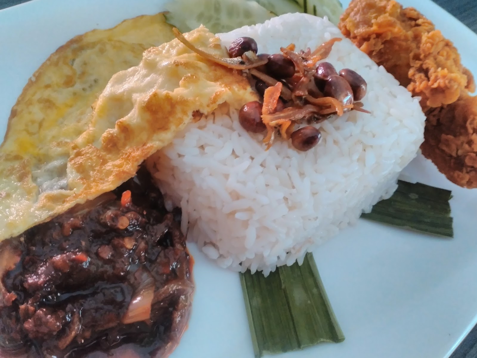 Dapur Cempakasari: Nasi Lemak Kukus Ayam Goreng Rangup