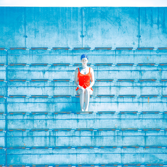 Tribune foto proyecto de Maria Svarbova | imagenes chidas surrealistas | cool photos | blue atmosphere aesthetic