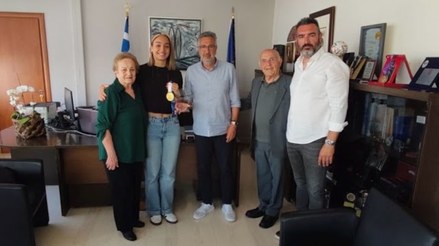 Συγχαρητήρια του Δημάρχου Στέλιου Μαμαλάκη στην αθλήτρια Χριστίνα Σιούτη για το χρυσό στο Παγκόσμιο Πρωτάθλημα Πόλο
