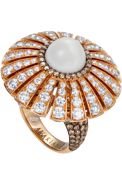 ♦Avakian La Mystérieuse ring set with white diamonds and white Agate in rose gold #avakian #jewelry #brilliantluxury