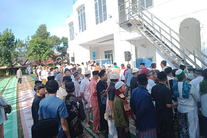 Sholat Idul Fitri 1444 H di Halaman Masjid Baiturrohim