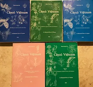 Một số hình bìa bộ sách đồ sộ Cây Cỏ Việt Nam gồm 6 Quyển 2 Tập của GS Phạm Hoàng Hộ xuất bản tại hải ngoại.