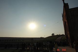 Photo of Harsh sun in daytime over Agra Fort