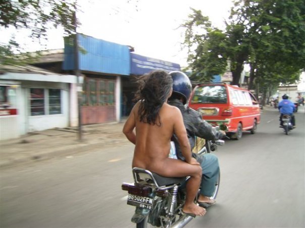 Tips Menghindar dari kejaran Orang Gila