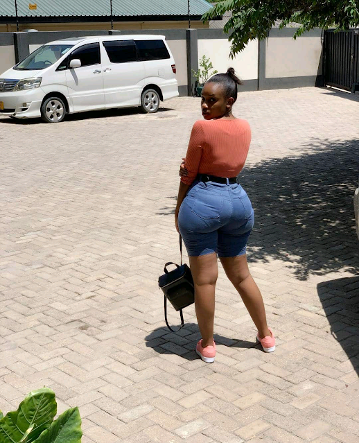 Poshy Queen, a Tanzanian socialite big booty photos