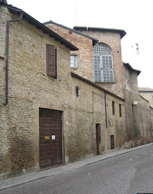 A viale behind the Cathedral