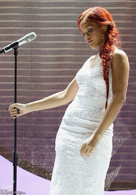 Hot Rihanna Hits The Stage Looking Sexy In White Dress Pictures