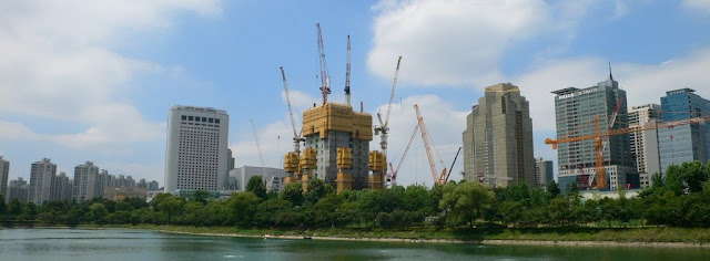 Seoul - Lotte World Tower under construction at Jamsil