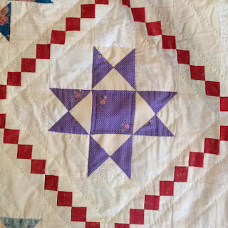 Martha's Star quilt: QuiltBee