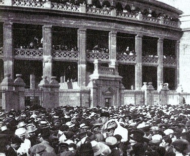 Plaza Monumental en día de corrida (La edad de oro) 001