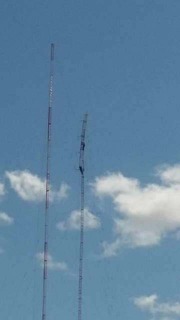 Torre de Radio cai e deixa um morto 