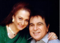 अभिनेत्री सायरा बानो अपने पति और अभिनेता दिलीप कुमार के साथ।