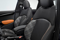 Mini Cooper S Seven 5-Door Hatch (2016) Interior