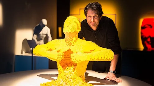 nathan-sawaya-arte-artista-obras-escultor-escultura-lego-the-art-of-the-brick-entrevista-interview-fine-artist-works-human-figure-phrases-frases-citas-contemporaneo-exposition-exposiciones-foto-photo-imagen-picture