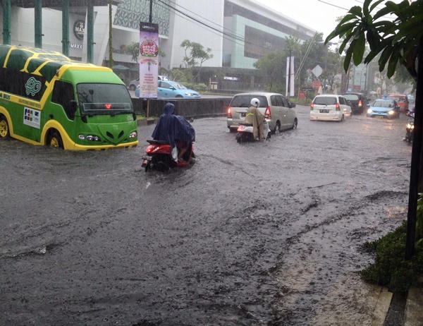 Hujan Deras Menyebabkan Banjir Di Bali