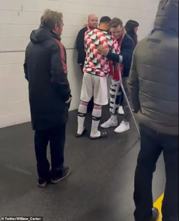 Heartwarming moment Bruno Fernandes gives NRL star Ryan Papenhuyzen his jersey