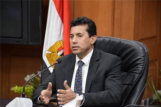 وزير الرياضة يطمئن على محمد النني 