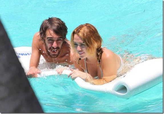 miley-cyrus-white-bikini-21