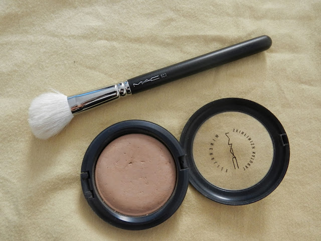 Mineralize SkinFinish Natural in Medium Dark 