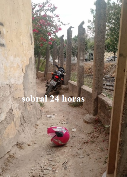 BANDIDOS ABANDONAM MOTOCICLETA ROUBADA NO CENTRO DE SOBRAL