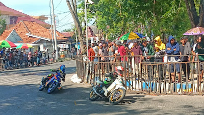 Mengelilingi Alun-alun Trunojoyo Sampang, Grand Final Bupati Cup Kejurprov Road Race Championship 2022 Digelar Meriah