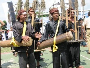 Seni Dogdog Lojor Seni Tradisional Banten