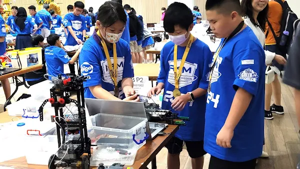 ▲世界機關王大賽8月3日於印尼萬隆天主教大學（Universitas Katolik Parahyangan）盛大登場，來自世界各國197支頂尖隊伍、共近700位選手角逐少量的獎牌名額，競爭相當激烈。（彰化縣政府提供）