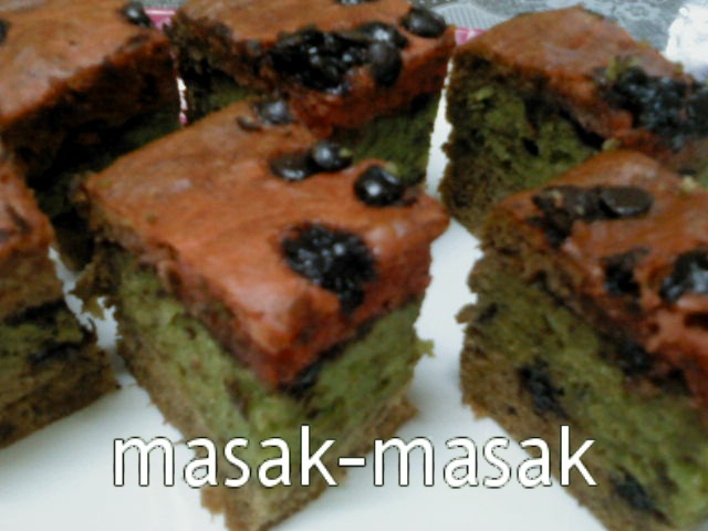 MASAK-MASAK BERSAMA ZATTY: KEK PISANG LAPIS COKLAT CIP