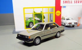 Tomica Limited Vintage Neo LV-N68b 1982 Toyota Carina Road Runner II 1500SG