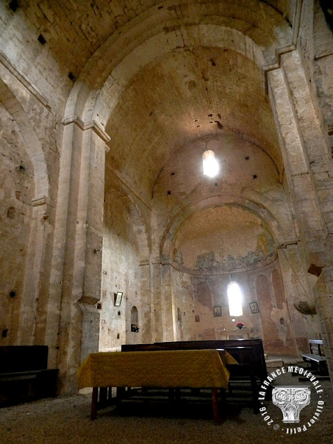 BOLLENE (84) - Chapelle romane de Bauzon