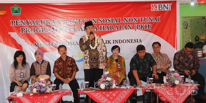 Kemensos Salurkan Bantuan Sosial Nontunai Program PKH